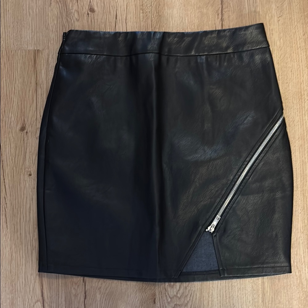 Black Leather Skirt with Zipper Detail
